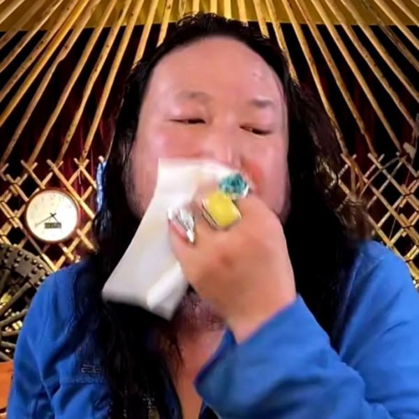 毛子哥直播痛哭流涕，決定退出網紅圈，家裡不差那一兩百萬