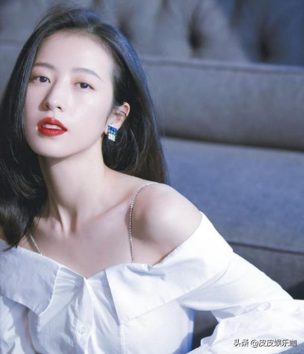 周雨彤27歲生日，圈內好友紛紛送祝福：她太喜歡我了