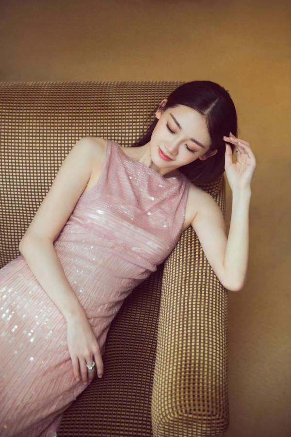 苗苗，真的美麗，鄭凱的家屬，估計鄭凱在偷著樂