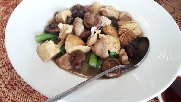 香菇胡蘿蔔粉條豆腐小丸子非油炸更健康