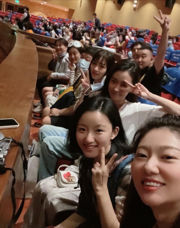 黑龍江一新娘撞臉張小斐，還以為是本人結婚了！網友：新郎賺到了