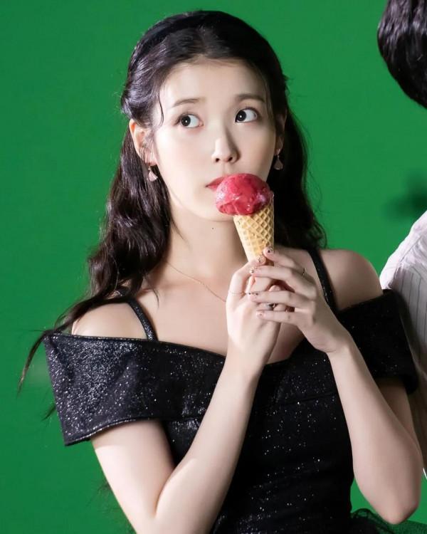 突然走紅的李知恩 突然走紅的李知恩