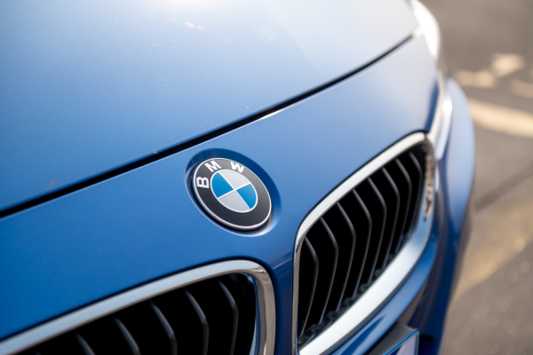 高功率、長軸距，運動家用兩面兼顧——二手寶馬330Li