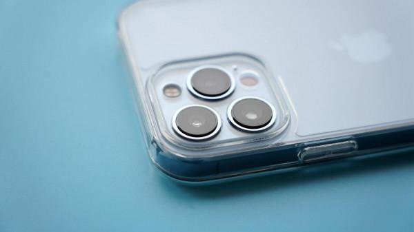 iphone 13 遠峰藍極簡開箱，給PRO MAX配MOMAX真挺搭