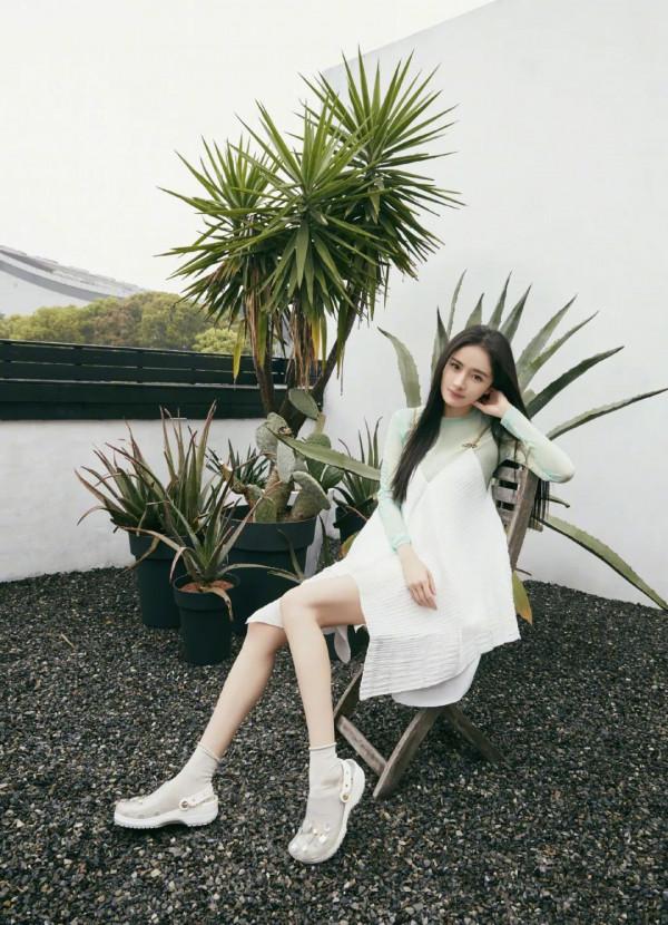 忘掉香芋紫!下半年這個顏色超級火,誰先穿誰高階 忘掉香芋紫!下半年這個顏色超級火,誰先穿誰高階