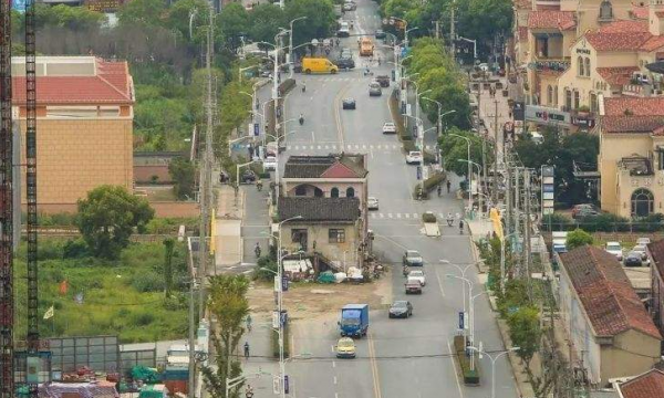 上海馬路上的&OpenCurlyDoubleQuote;豪宅&rdquo;：要6套房加1億才肯拆，14年後搬走，沒多賺