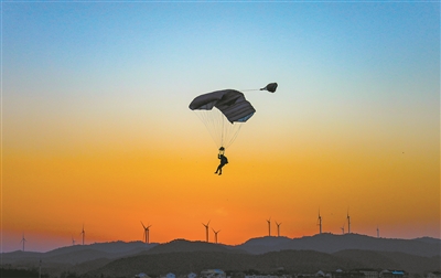 走近空降兵某旅“雷神突擊隊”女子特戰小隊