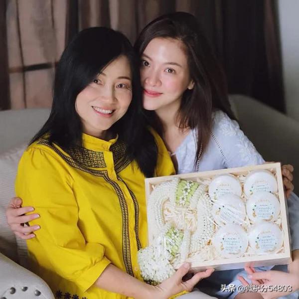 “泰國最美麗的珍珠”父母基因強大 媽媽也長著一張女明星般的臉