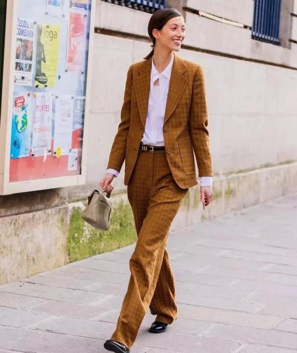 今年秋天的“格紋西裝”很好看,高階又時髦,三個方法搭配好 今年秋天的“格紋西裝”很好看,高階又時髦,三個方法搭配好