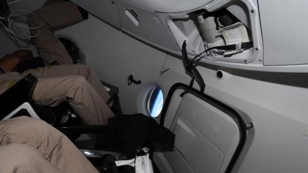 神十二飛船降落適應更牛!美龍飛船返回地球,玻璃穹頂舷窗絕美 神十二飛船降落適應更牛!美龍飛船返回地球,玻璃穹頂舷窗絕美