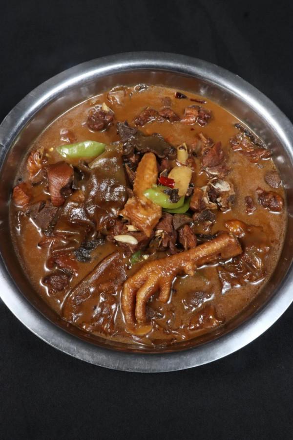 6道燉菜人氣旺，全靠幹菌來提香！醬肘子放茶樹菇，鮮香加倍