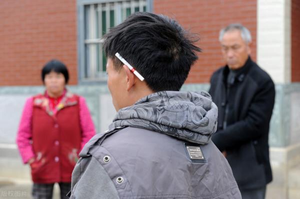 女性擇偶標準又升級，農村興起“單、雙、老”不嫁，農民欲哭無淚