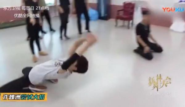 綜藝裡讓人氣憤的6大場面:她被人隨意剪了頭髮,他護膝被人藏針 綜藝裡讓人氣憤的6大場面:她被人隨意剪了頭髮,他護膝被人藏針