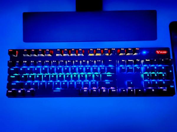 有線、無線輕鬆加持，雷柏V500PRO多模式背光機械鍵盤上手體驗