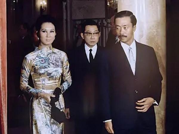 空軍司令對航空公司老闆說:追不上這位空姐,就把飛機打下來 空軍司令對航空公司老闆說:追不上這位空姐,就把飛機打下來