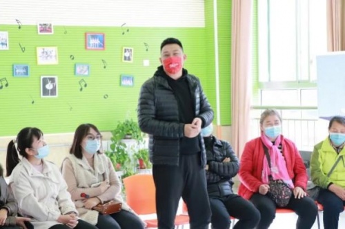 早操活力燃爆小宇宙,聽說爸爸媽媽也來圍觀啦 早操活力燃爆小宇宙,聽說爸爸媽媽也來圍觀啦