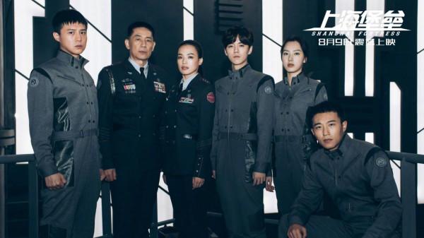 在《斛珠夫人》演楊冪哥哥，戲外卻比她小三歲，還和吳京演過戰狼