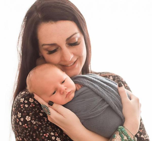 丈夫去世14個月後，女子產下一嬰兒，還說：這是我和丈夫的孩子