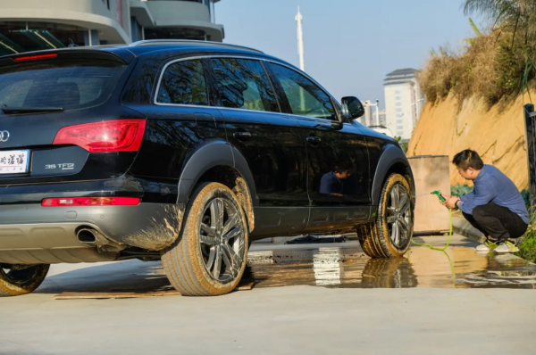 儘管踩油門,剩下的交給Quattro,開著二手越野版奧迪Q7去玩泥巴 儘管踩油門,剩下的交給Quattro,開著二手越野版奧迪Q7去玩泥巴