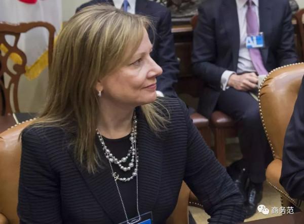 孟晚舟穿紅裙下飛機，女大佬都愛穿什麼品牌？