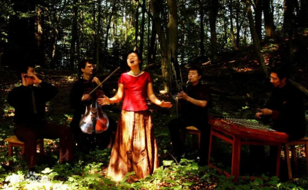 龔琳娜：手撕王菲因“忐忑”出圈，嫁二婚老外與母親斷聯10年