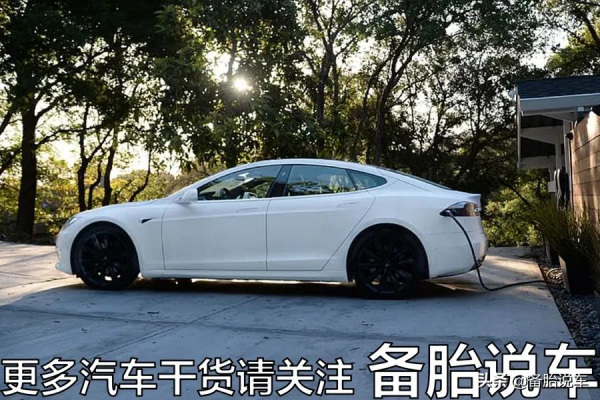 路上到處都是積水，開著電動車到底能不能過？人會不會觸電？