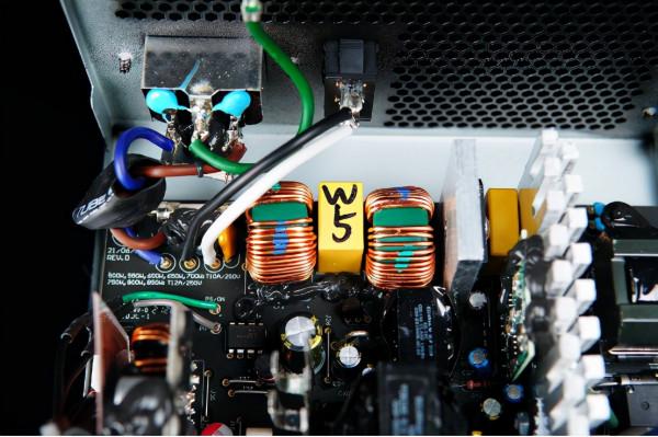 入門新生軍，九州風神PM500D金牌電源拆解評測