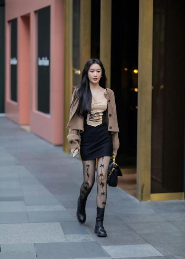 看街拍 識包包：8組香奈兒19口蓋包秋冬穿搭示範