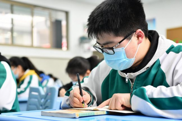 2022年高考多少分能上本科?過線也未必有結果,學生陷入升學困境 2022年高考多少分能上本科?過線也未必有結果,學生陷入升學困境