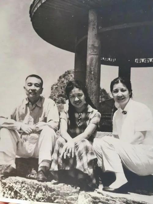 廣東省委書記陶鑄登上公交車暗訪，售票員惡劣對待，他說：開除你