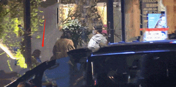 杜江帶8歲兒子與友聚會！嗯哼身材高挑成小帥哥，父子倆被誇帥氣