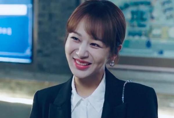 8位“換頭改命”的女明星，楊紫臉蛋已僵硬，鞠婧禕靠換頭出圈