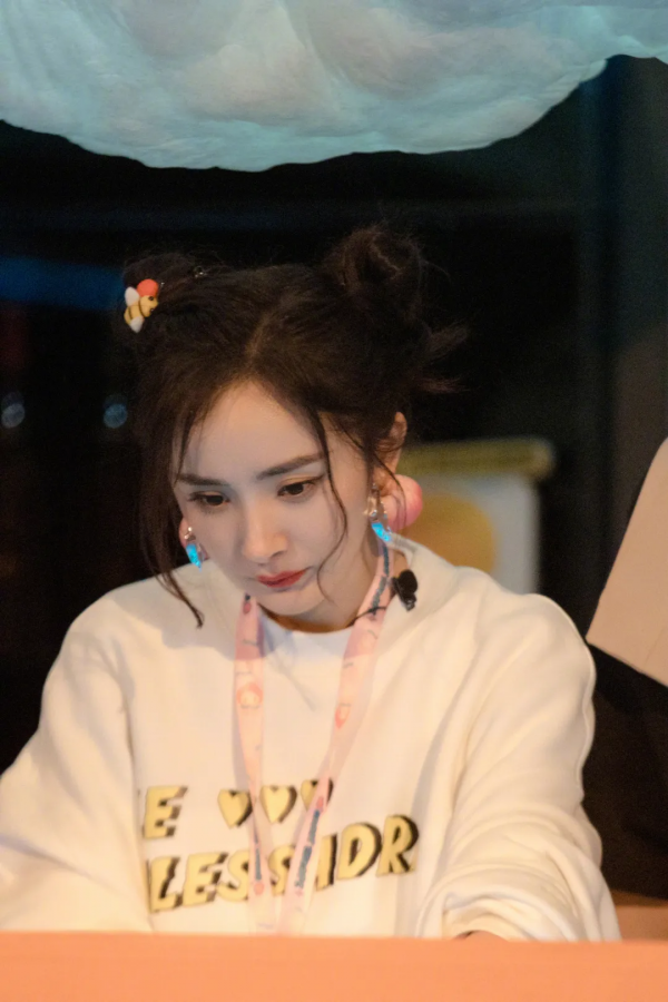好少女！楊冪的新發型也太適合春日踏青了吧