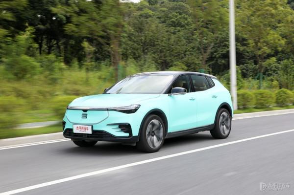 車內5塊大屏，顏值褒貶不一，面對&quot;蔚小理&quot;，天際能否一戰？