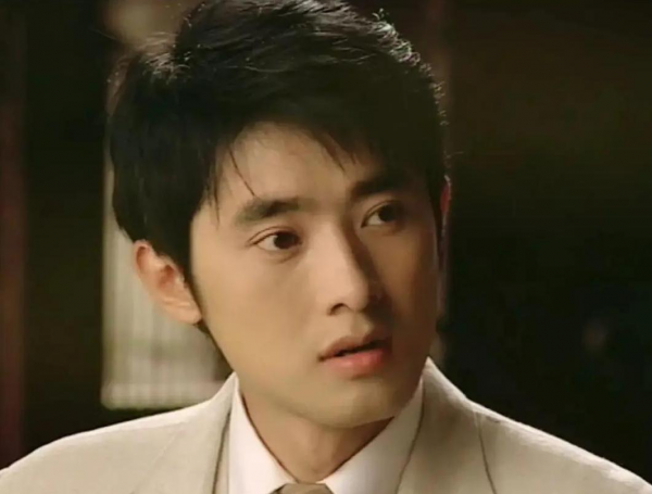 任泉:27歲爆紅,43歲隱退,48歲身價數十億,連王思聰都喊他哥 任泉:27歲爆紅,43歲隱退,48歲身價數十億,連王思聰都喊他哥