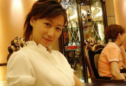 著名主持人魏笑,25歲僅當36小時新娘不幸離世,丈夫為愛至今不娶 著名主持人魏笑,25歲僅當36小時新娘不幸離世,丈夫為愛至今不娶