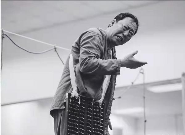 “面癱影帝”倪大紅：從“人人嫌醜”到“人人稱讚”，他憑什麼？