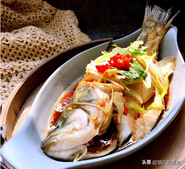 蒸鱸魚,只用“4樣料”就夠了,有人常弄錯,難怪魚肉不鮮不嫩 蒸鱸魚,只用“4樣料”就夠了,有人常弄錯,難怪魚肉不鮮不嫩