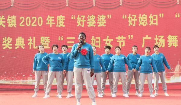 7年前，河南農民娶23歲非洲女孩，生倆混血兒，回國後過得如何？