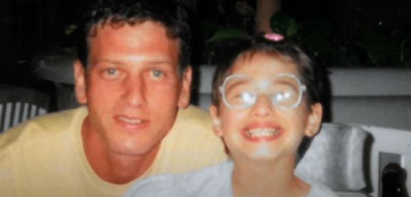 2015年,美國“殘障女”夥同男友殺害母親,被捕後十萬人為其求情 2015年,美國“殘障女”夥同男友殺害母親,被捕後十萬人為其求情