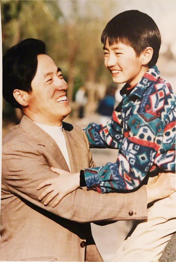 楊立新：父親和哥哥很早離世，德藝雙馨的他有兩大煩惱