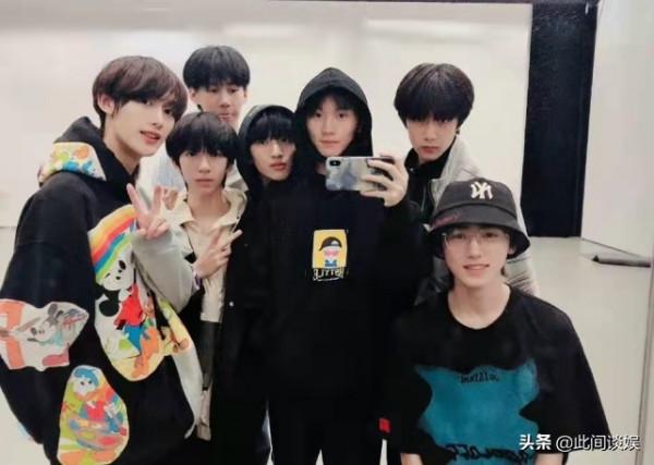 時代少年團出道七百天合照:全團穿衛衣,不告訴丁程鑫系列? 時代少年團出道七百天合照:全團穿衛衣,不告訴丁程鑫系列?