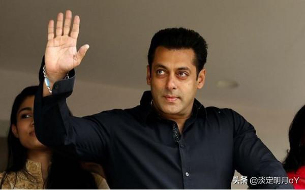 薩爾曼汗終於打破沉默,在迪拜有名叫努爾的妻子和一個 17 歲的女兒 薩爾曼汗終於打破沉默,在迪拜有名叫努爾的妻子和一個 17 歲的女兒