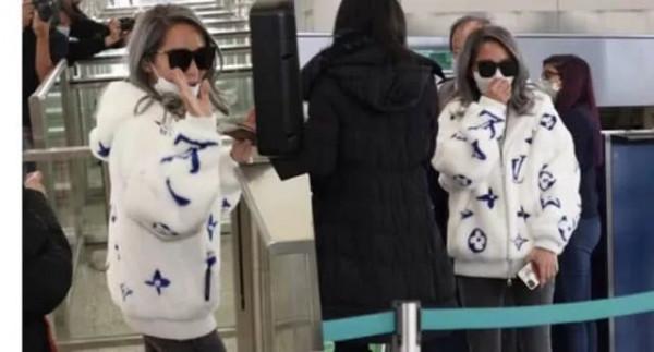 洗米嫂出遊裝太任性，穿171000外套闊太範十足，配修身牛仔太驚豔