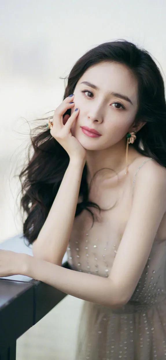 楊冪 80後“四小花旦”之一 優雅大氣 百搭服飾美得讓人心醉 楊冪 80後“四小花旦”之一 優雅大氣 百搭服飾美得讓人心醉