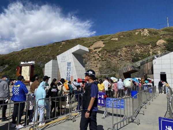 國慶長假第一天,道孚墨石公園迎來開門紅 國慶長假第一天,道孚墨石公園迎來開門紅
