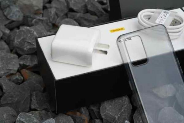 真我GT Neo2T評測：一手掌控的科技潮牌單品