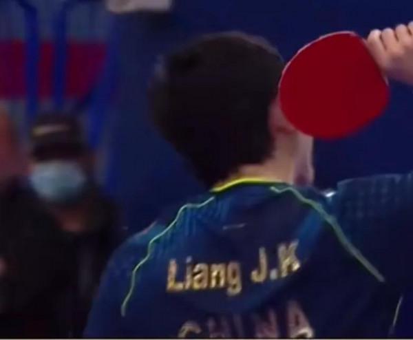 世乒賽現場疑似有人種族歧視,最後中國以4:3贏得比賽 世乒賽現場疑似有人種族歧視,最後中國以4:3贏得比賽