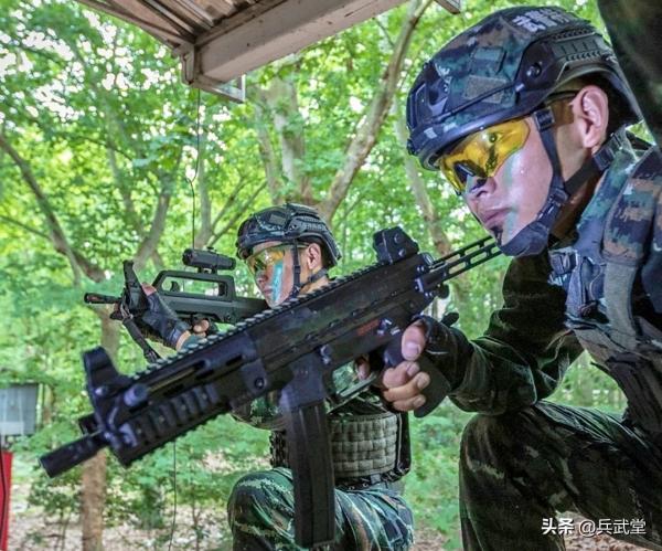 國產QCQ171衝鋒槍定型？戰術導軌很像UMP9，或取代79式微衝