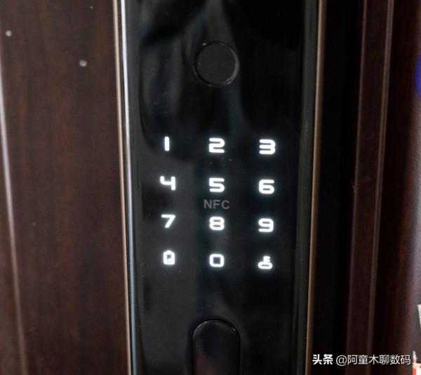 密碼鎖+可視貓眼+米家APP實時監控，黑科技堆滿，鹿客智慧鎖體驗